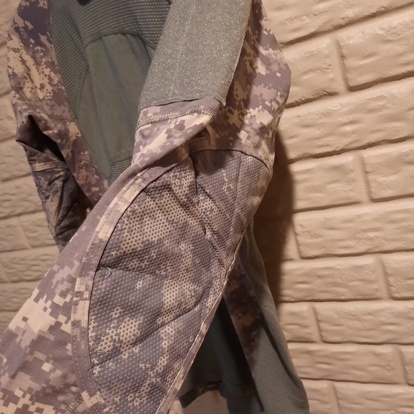 Massif Army Combat Shirt Mens Medium Digital‎ Camo Military Tactical Long Sleeve - Picture 6 of 10